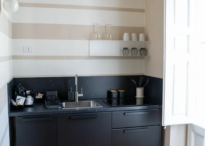 Casa Almika Principe Amedeo 게스트하우스 3*